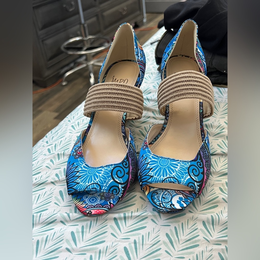 Worn once impo sandal wedges size 9